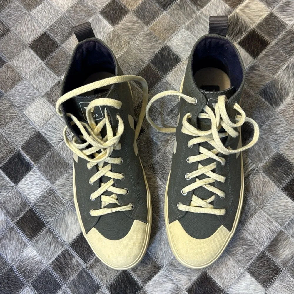 Veja Nova High Top Sneaker size 11 - Picture 3 of 7